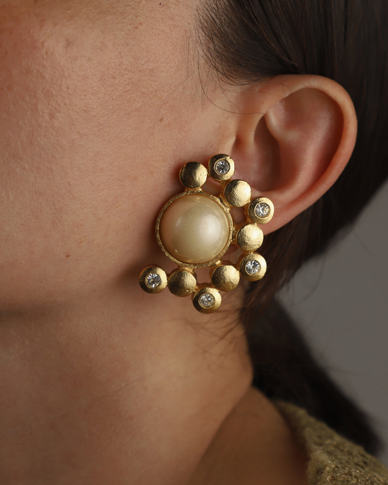 Vintage Abstract Matte Pearl Cabochon Clip Ons