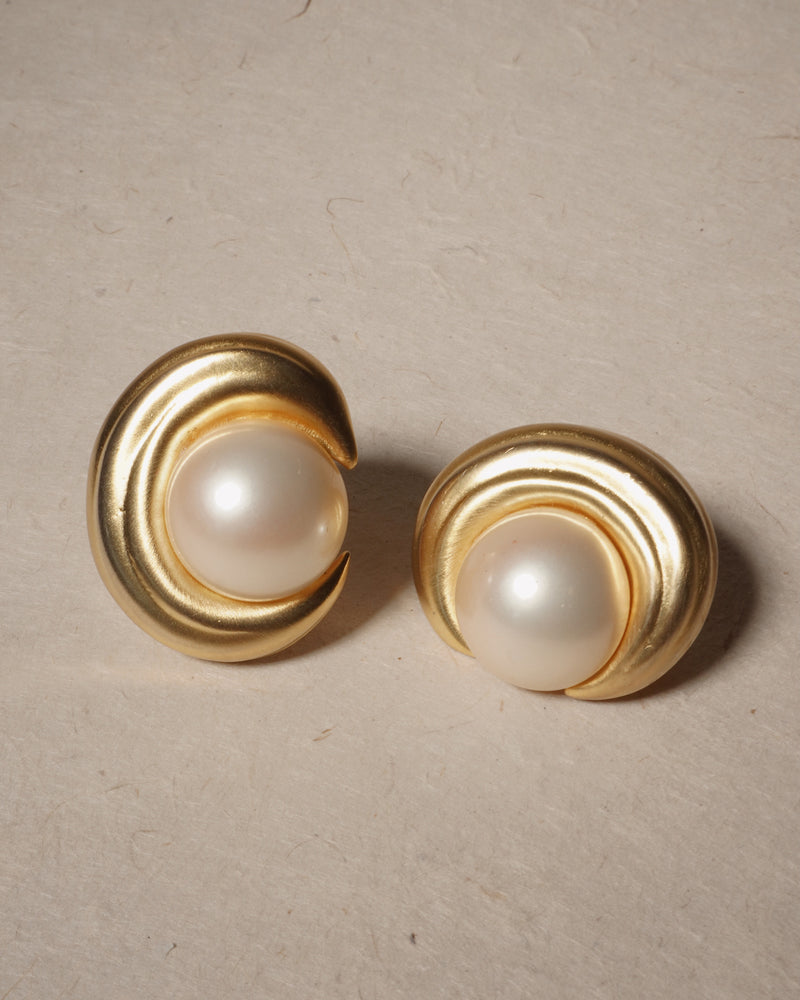 Vintage Abstract Matte Pearl Button Clip Ons