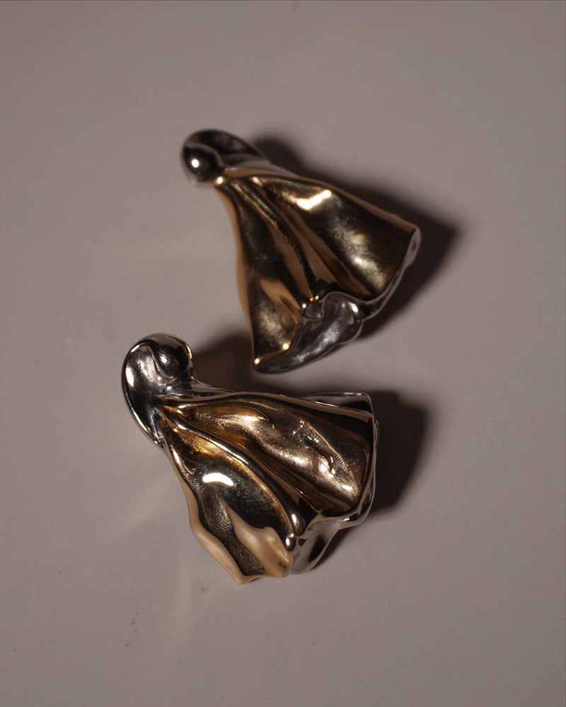 VINTAGE ABSTRACT TWO TONE RUCHED EARRINGS