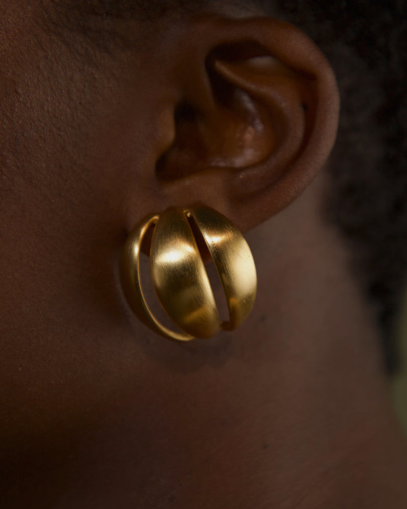 VINTAGE AK ABSTRACT MATTE GOLD EARRINGS