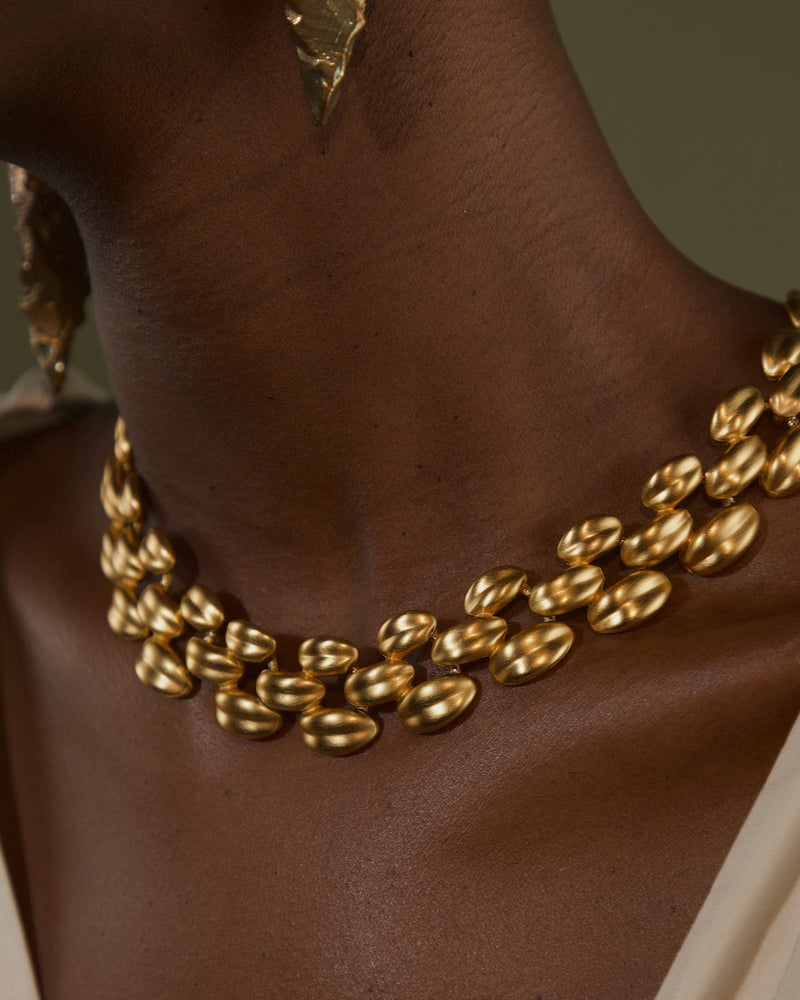 VINTAGE AK MATTE GOLD PANTHER CHAIN NECKLACE