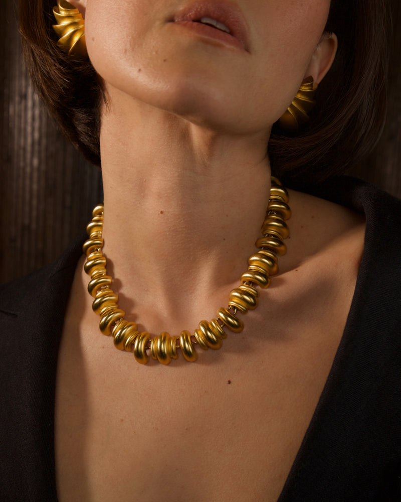 Vintage AK Matte Gold Ribbed Necklace