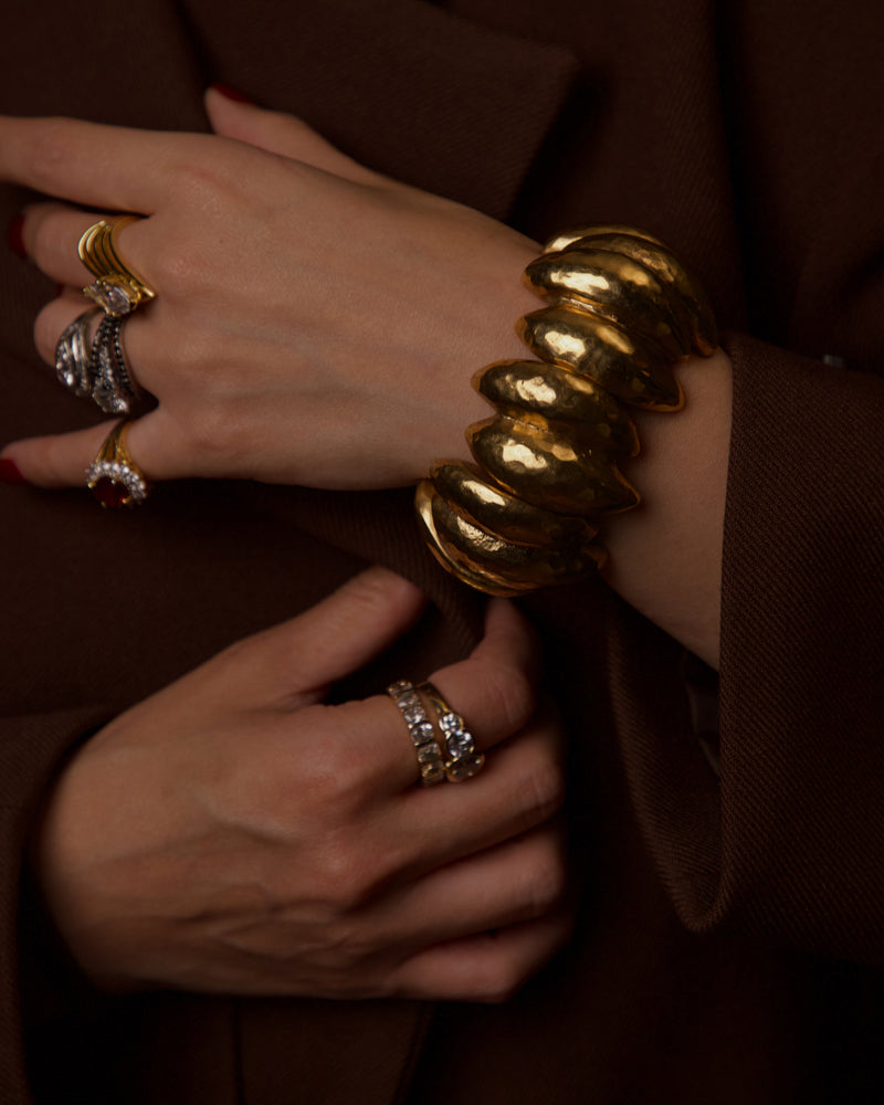 VINTAGE ALEXIS LAHELLEC GILT RESIN STRETCH BRACELET