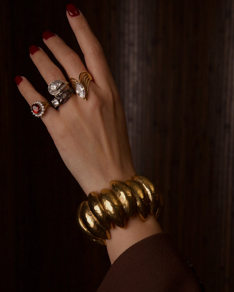 VINTAGE ALEXIS LAHELLEC GILT RESIN STRETCH BRACELET