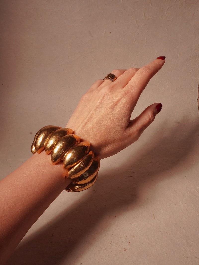 VINTAGE ALEXIS LAHELLEC GILT RESIN STRETCH BRACELET