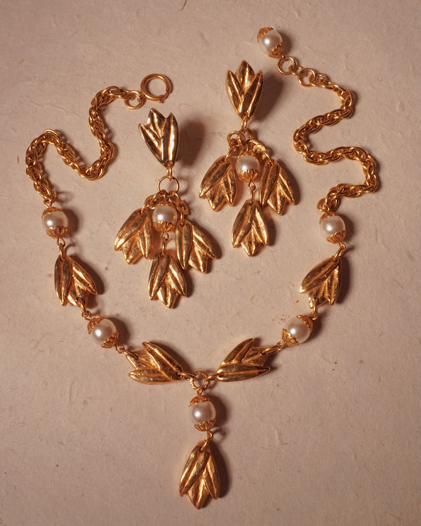 VINTAGE CHANTAL DE KEROUARTZ GILT AND PEARL SET