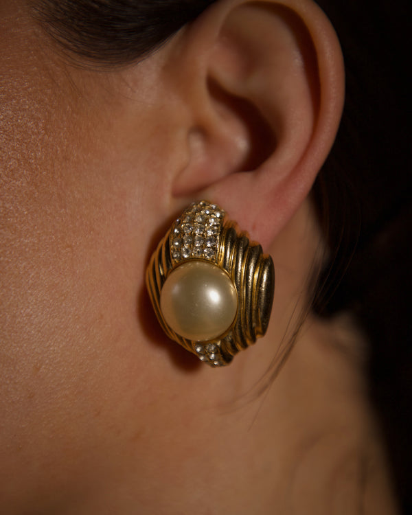 Vintage Ciner Fluted Pearl Clip Ons