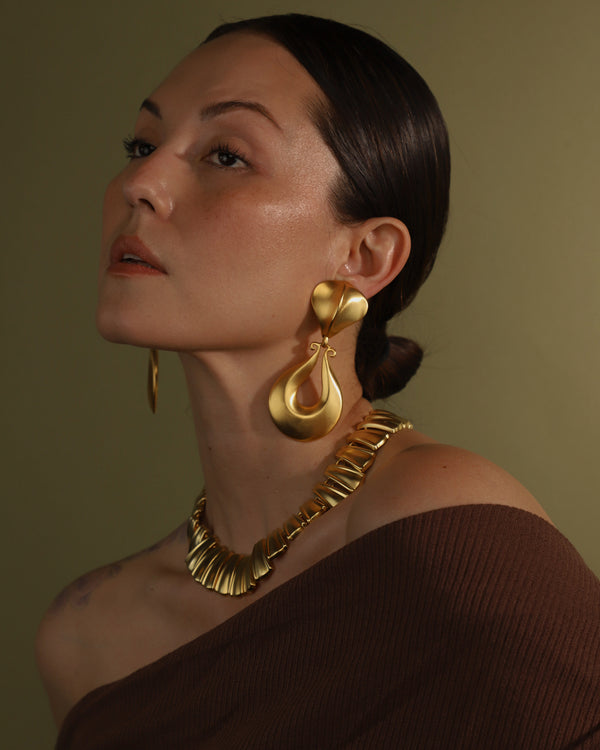 VINTAE CS MATTE GOLD STATEMENT EARRINGS