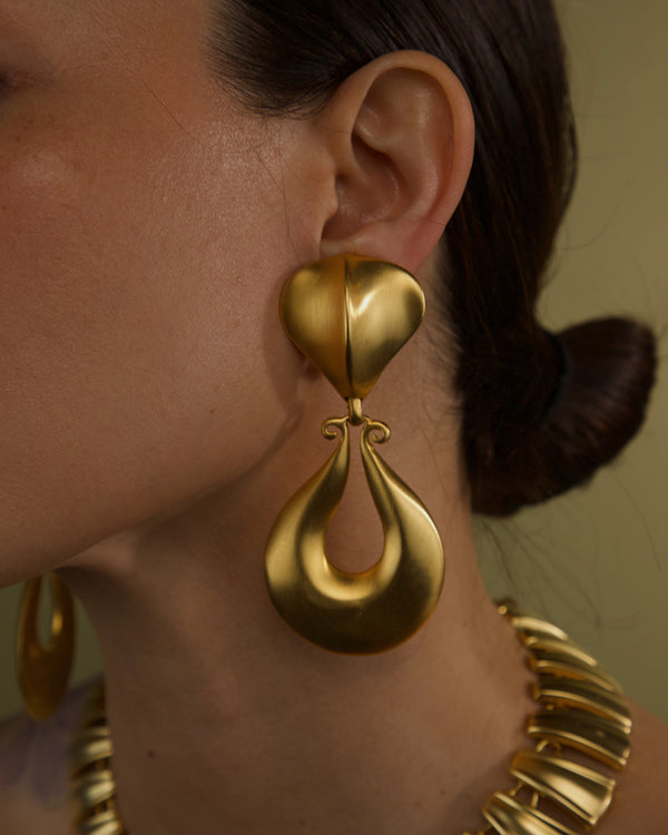 VINTAE CS MATTE GOLD STATEMENT EARRINGS