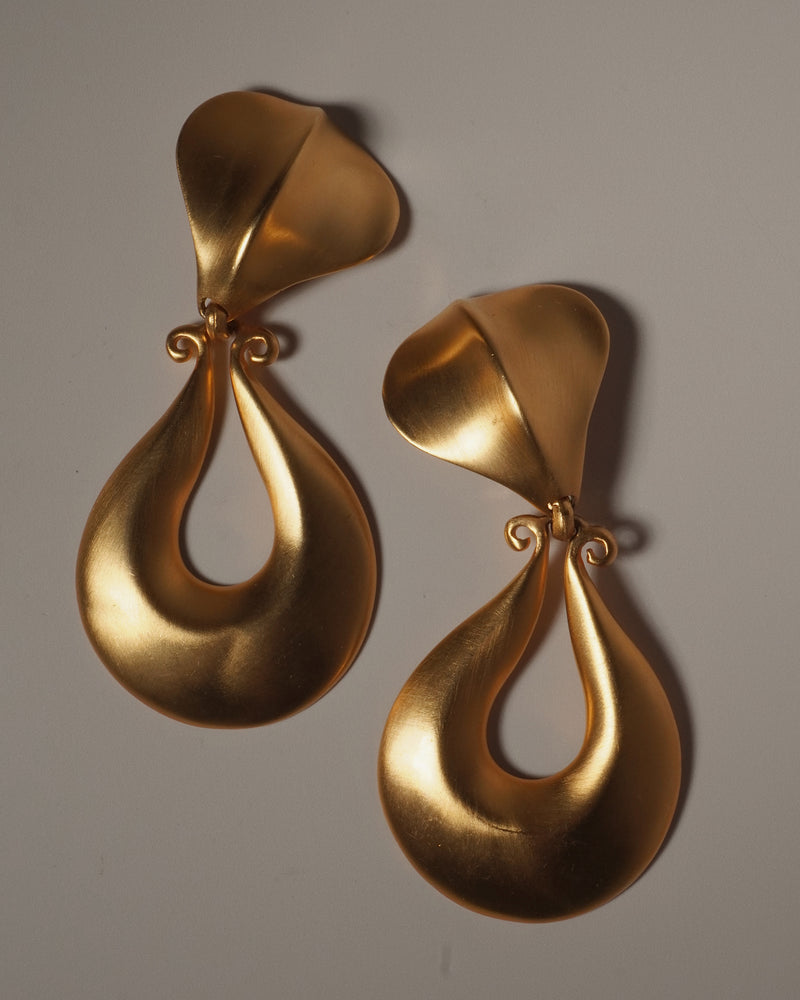 VINTAE CS MATTE GOLD STATEMENT EARRINGS