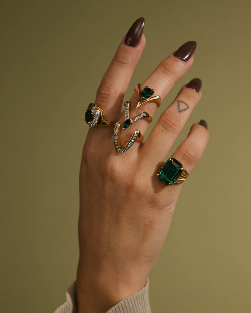 VINTAGE EMERALD CZ POINTED RING