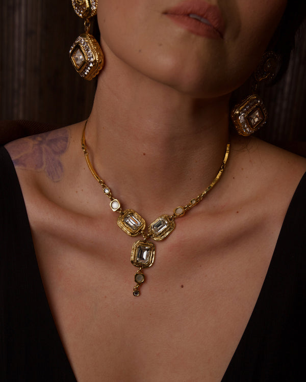 VINTAGE ENTRE GUILLEMETS CRYSTAL NECKLACE