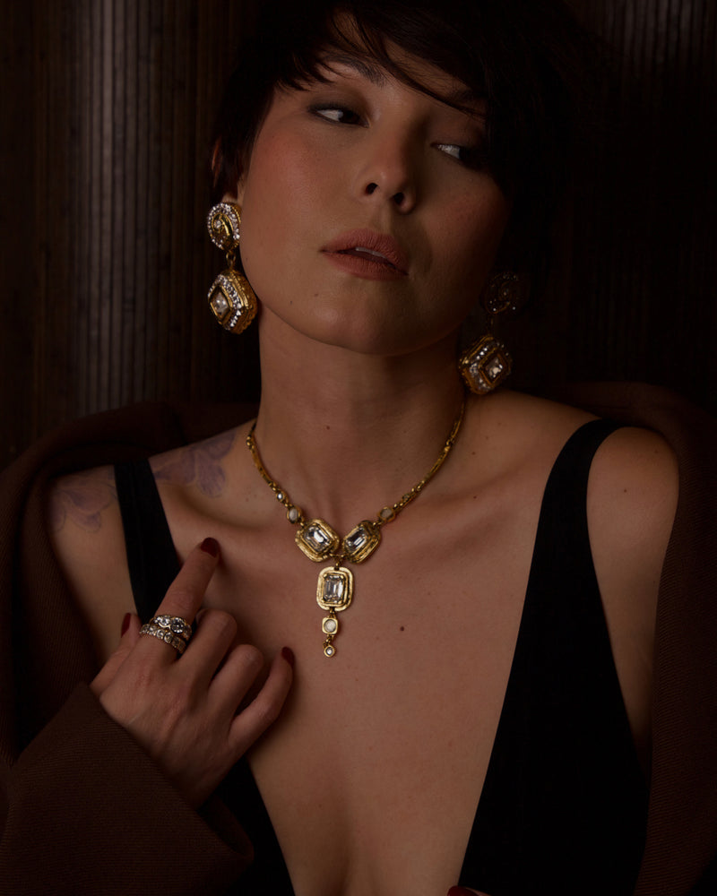 VINTAGE ENTRE GUILLEMETS CRYSTAL NECKLACE