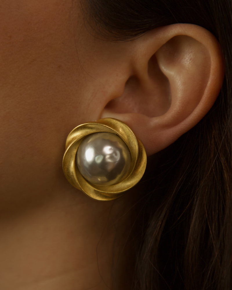 Vintage Etruscan Pearl Button Clip Ons