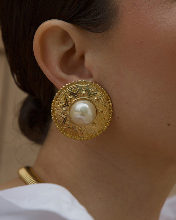 Vintage Etruscan Pearl Disc Clip Ons