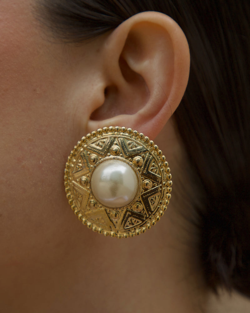 Vintage Etruscan Pearl Disc Clip Ons