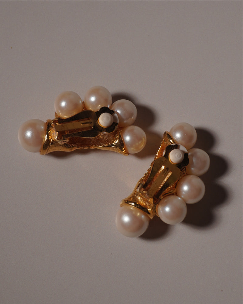 VINTAGE FANNED PEARL CLIP ONS