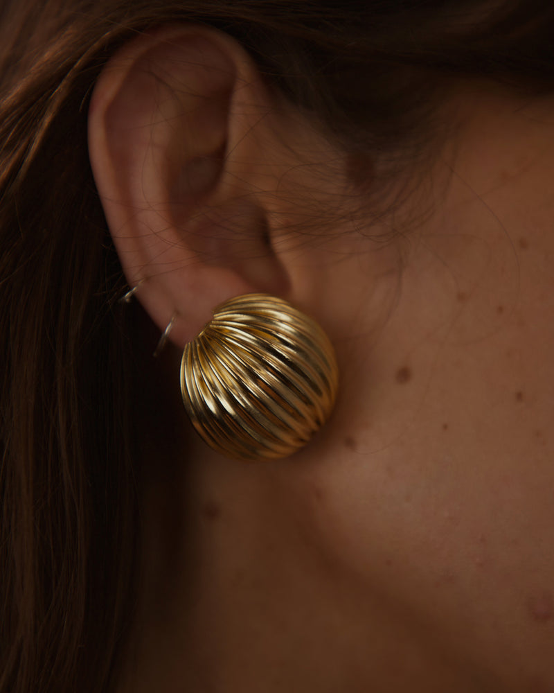 VINTAGE GAY BOYER RIBBED DOME EARRINGS