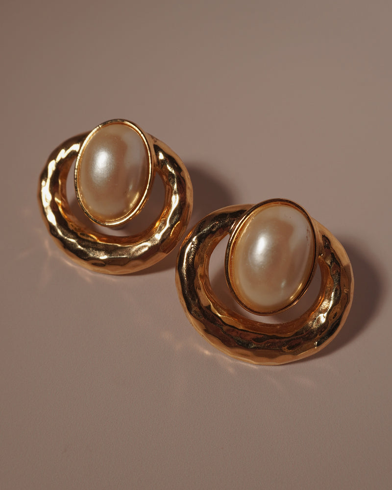 Vintage Hammered Pearl Cab Clip Ons