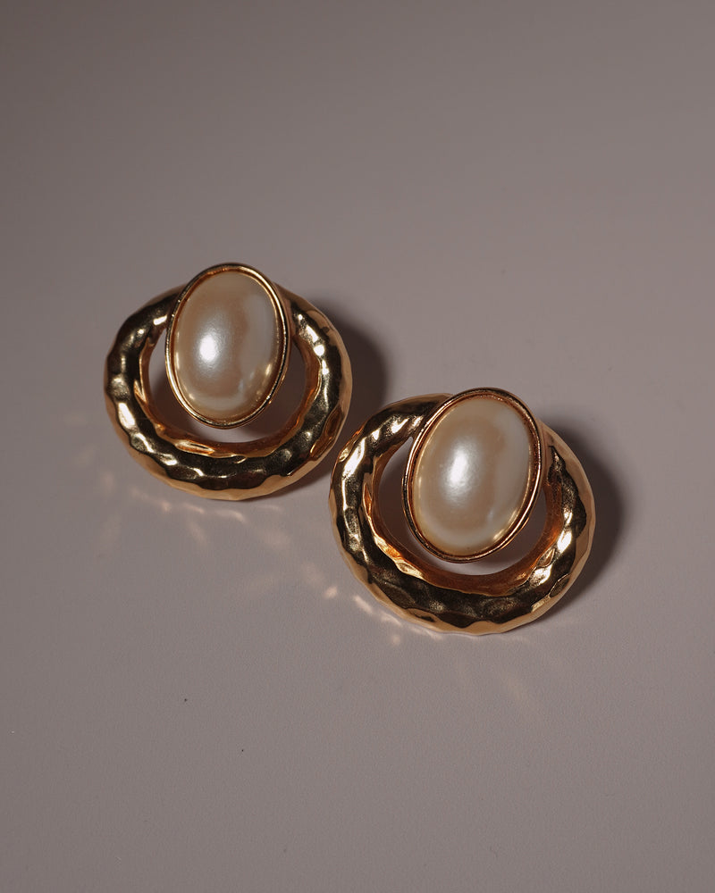 Vintage Hammered Pearl Cab Clip Ons