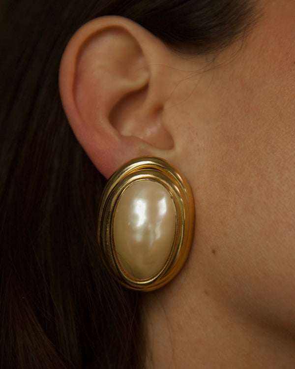 Vintage LB Oversized Oval Pearl Clip Ons