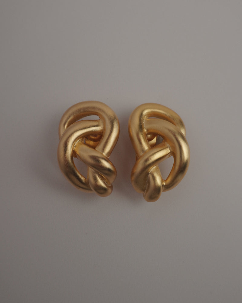 VINTAGE MATTE GOLD ABSTRACT KNOT CLIP ONS