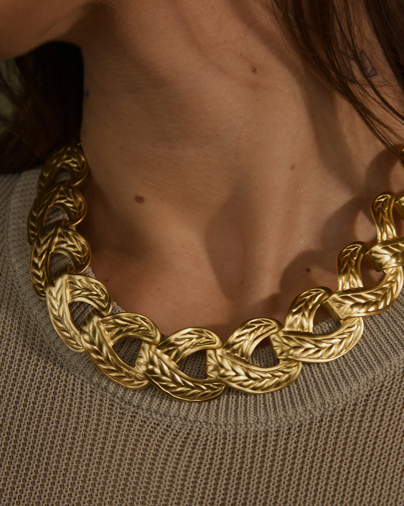 VINTAGE MATTE GOLD AK TEXTURED STATEMENT NECKLACE