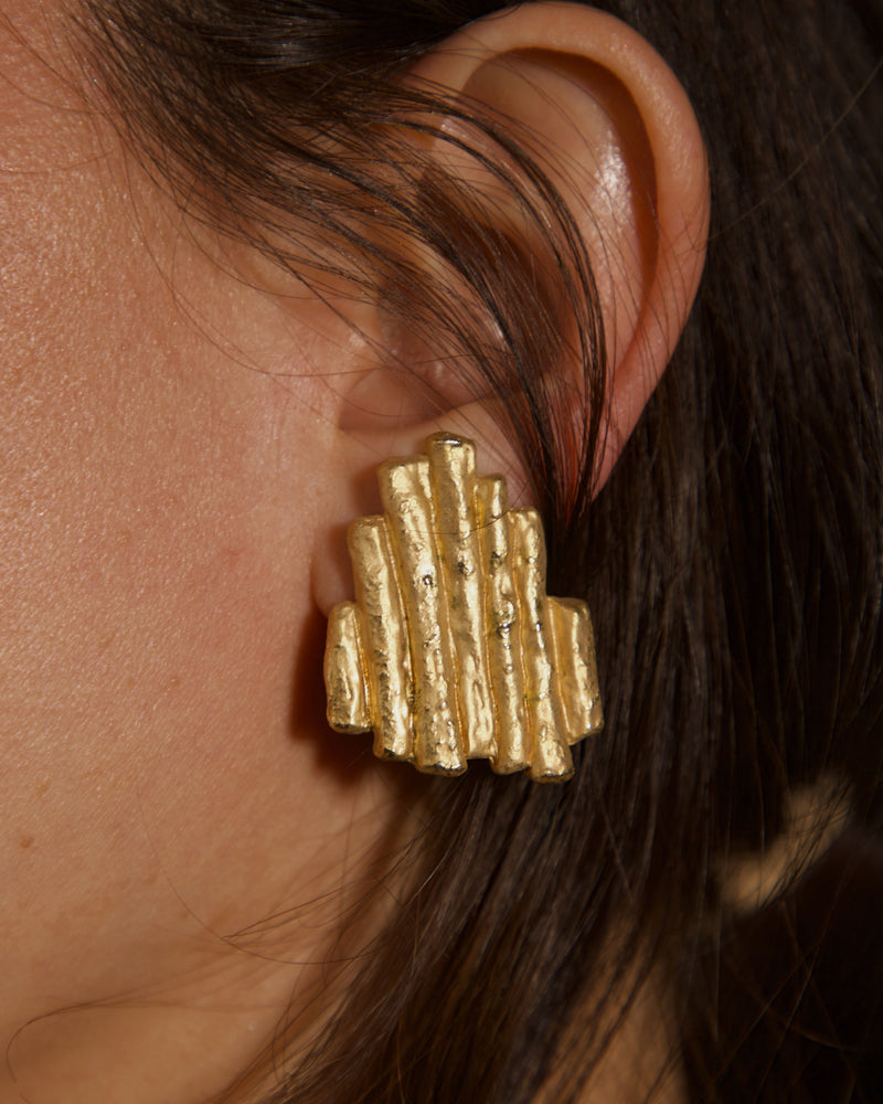 VINTAGE MATTE GOLD BRUTALIST CLIP ONS