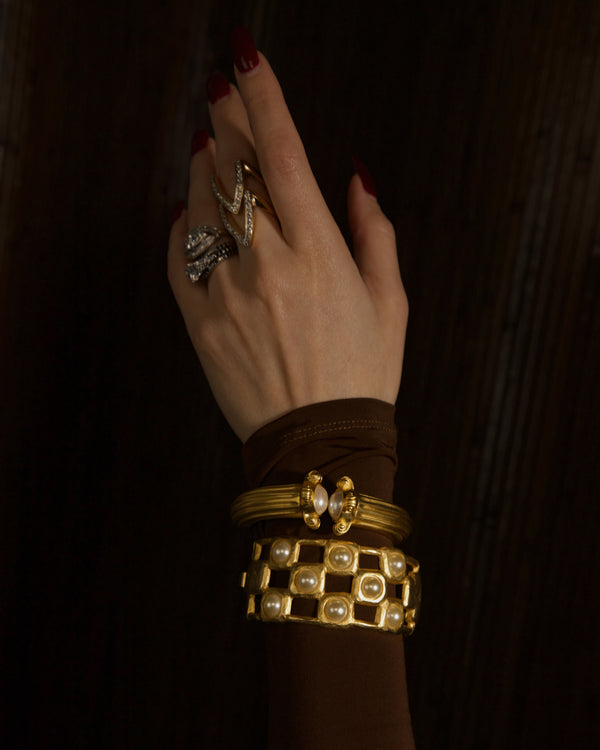 VINTAGE MATTE GOLD CHECKERED PEARL CUFF