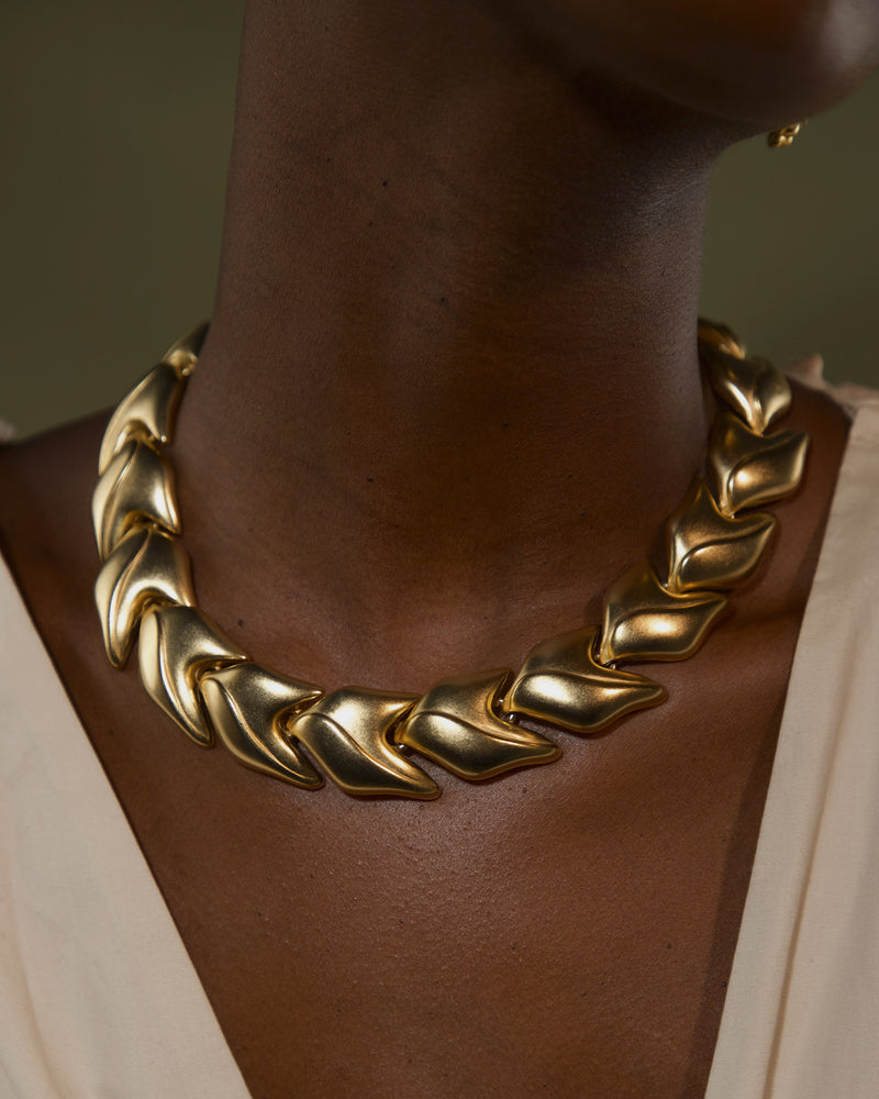 VINTAGE MATTE GOLD FISHTAIL STATEMENT NECKLACE