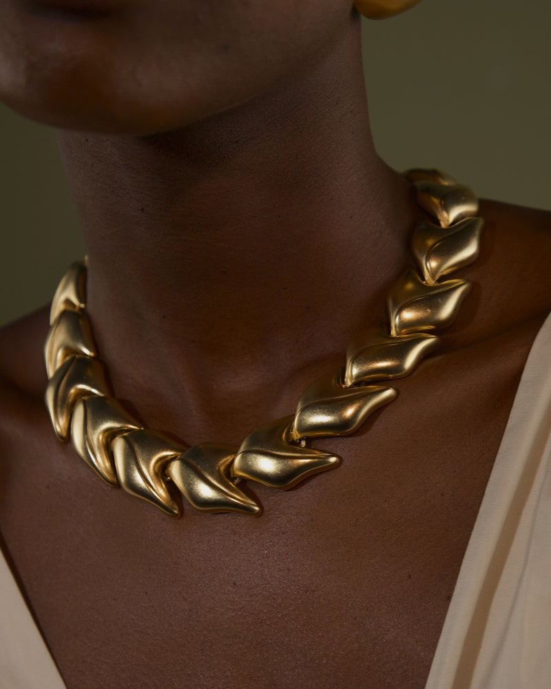 VINTAGE MATTE GOLD FISHTAIL STATEMENT NECKLACE