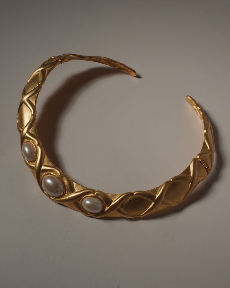 VINTAGE MATTE GOLD PEARL CAB COLLAR