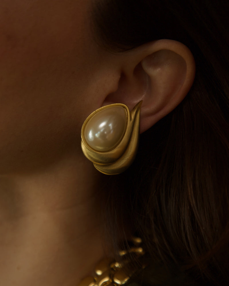 Vintage Matte Gold Pearl Clip Ons