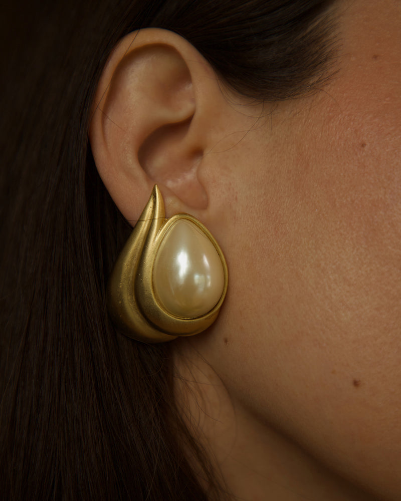 Vintage Matte Gold Pearl Clip Ons