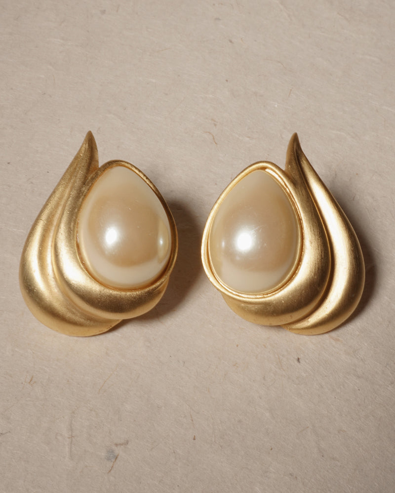 Vintage Matte Gold Pearl Clip Ons