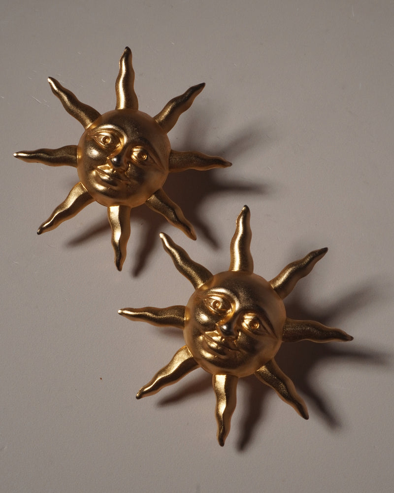 VINTAGE MATTE GOLD SMILING SUN CLIP ONS