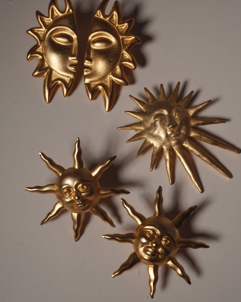 VINTAGE MATTE GOLD SMILING SUN CLIP ONS