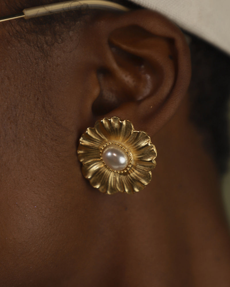 VINTAGE MATTE GOLD & PEARL FLORAL EARRINGS