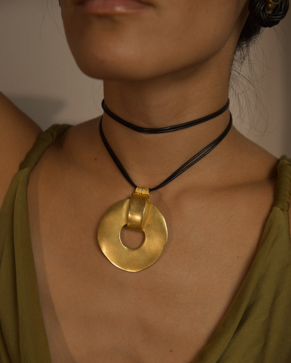 VINTAGE MATTE MEDALLION NECKLACE