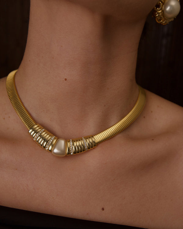 VINTAGE NAPIER PAVÉ FAUX PEARL OMEGA NECKLACE