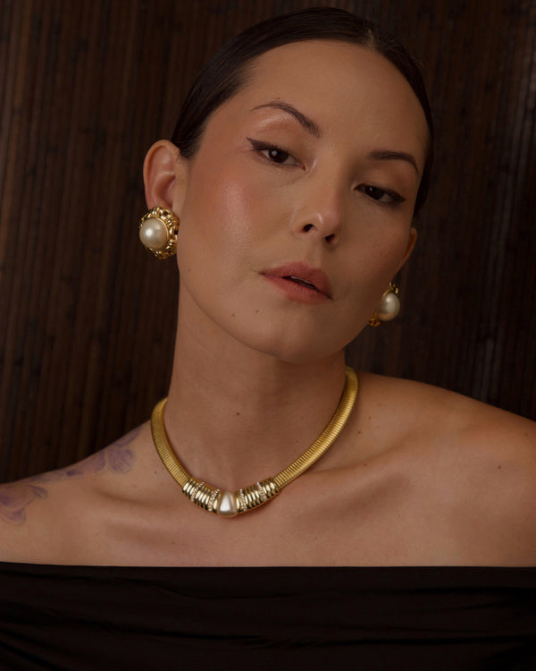 VINTAGE NAPIER PAVÉ FAUX PEARL OMEGA NECKLACE