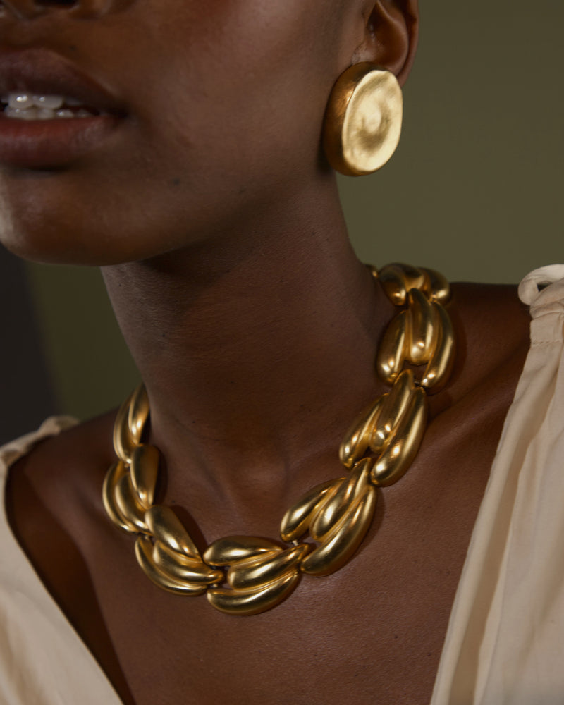 VINTAGE OVERSIZED MATTE GOLD STATEMENT NECKLACE