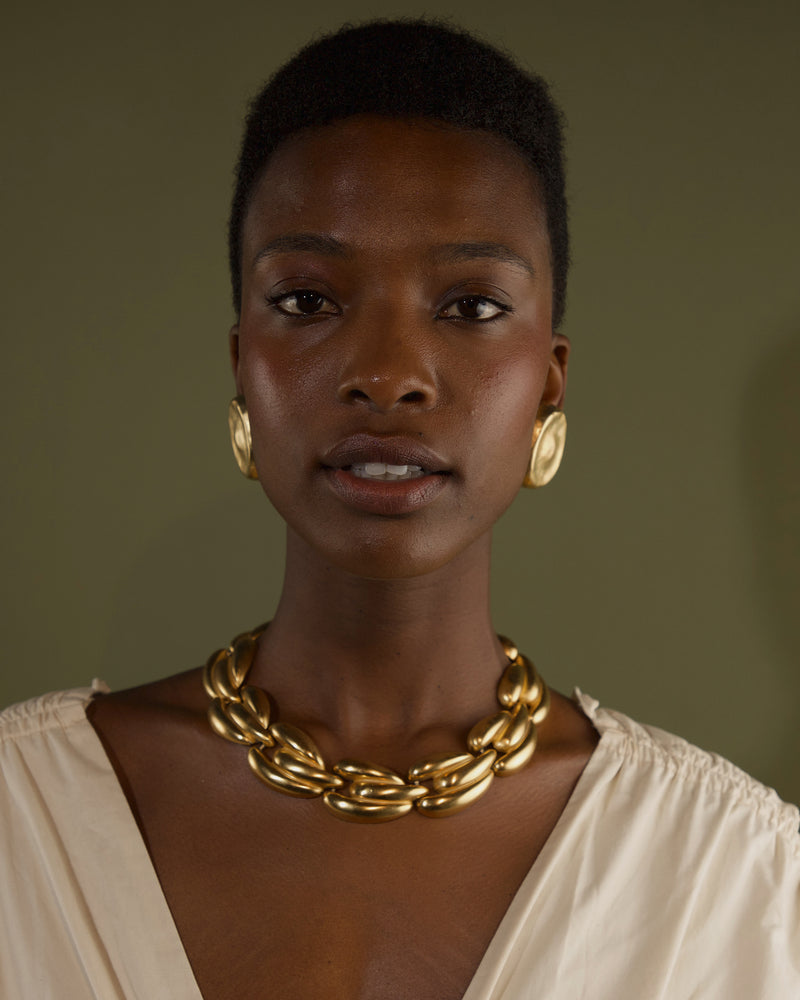 VINTAGE OVERSIZED MATTE GOLD STATEMENT NECKLACE