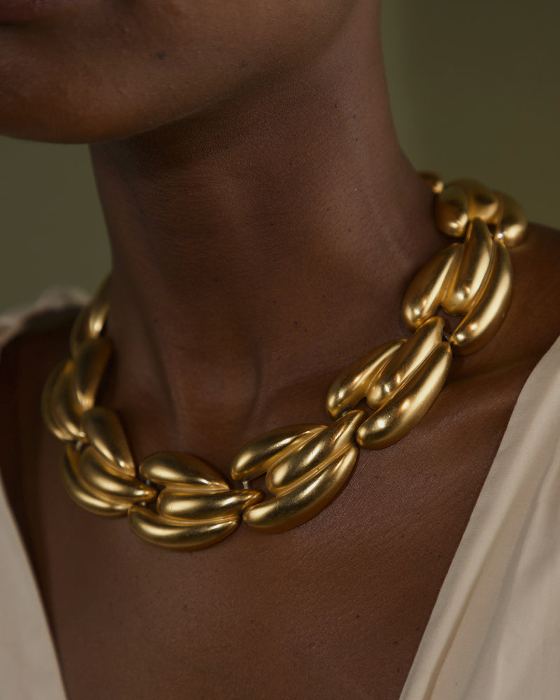 VINTAGE OVERSIZED MATTE GOLD STATEMENT NECKLACE