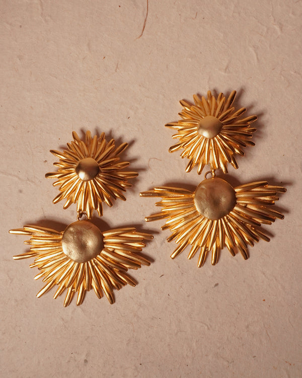 VINTAGE OVERSIZED MATTE GOLD SUNBURST EARRINGS