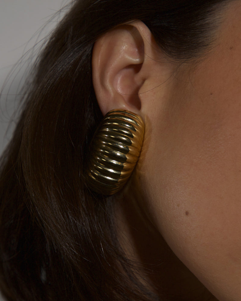 VINTAGE OVERSIZED RIBBED CLIP ONS
