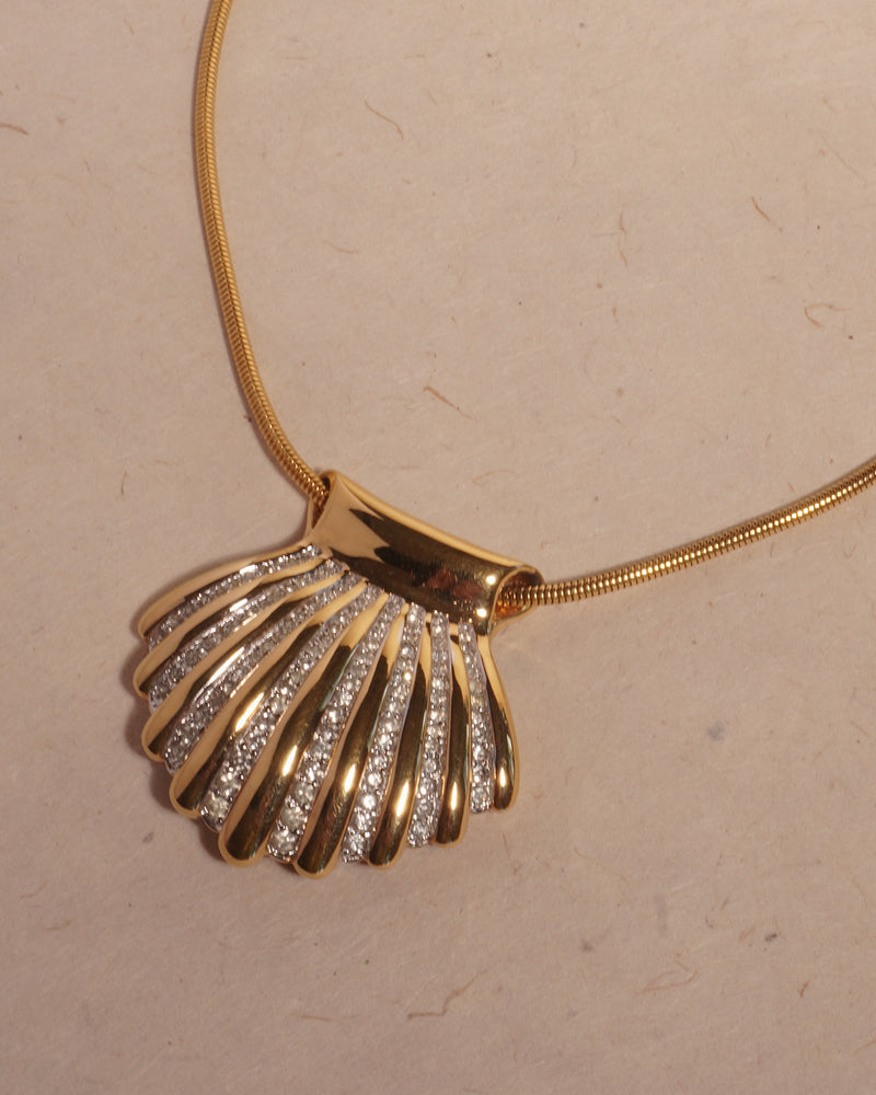 VINTAGE PANETTA SHELL PENDANT NECKLACE