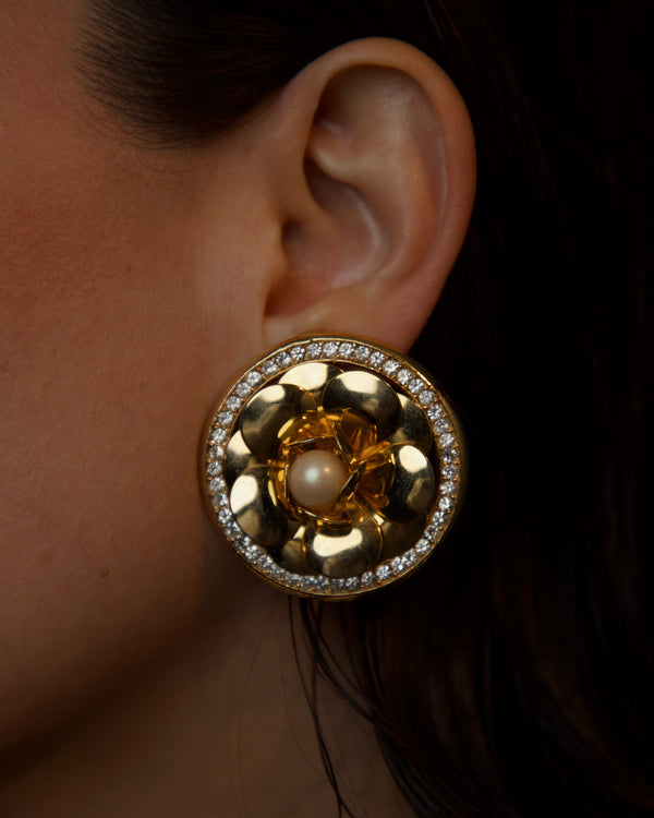 Vintage PavŽ Floral Pearl Disc Clip Ons