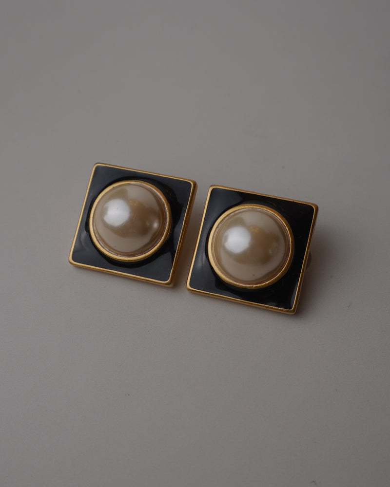 Vintage Pearl Cabochon Button Earrings