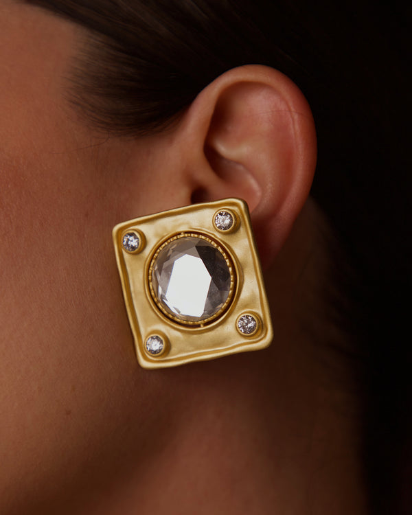 REIGN EARRINGS (WHITE/PEARL)